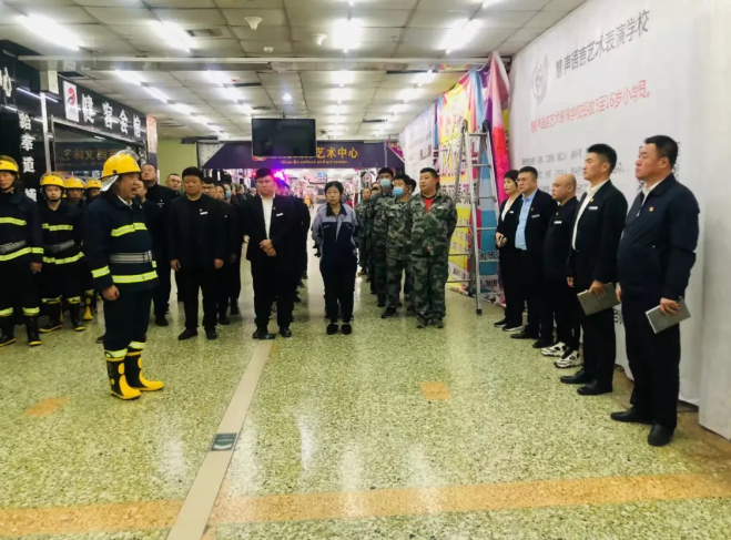 居安思危，防患未“燃”——亚星游戏商业开展消防应急逃生演练(图1)